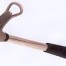 Der "Feierabend-Hammer" ist ein Flaschenöffner in Hammerform mit Metallkopf und schwarzem Griff - ideal für Feierabende oder als Geschenkidee. Wertica Shop