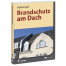 Der Bucheinband zeigt einen beigen Hintergrund, einen fetten roten Titel "Brandschutz am Dach", ein Foto des Daches und der oberen Fenster des Gebäudes unter blauem Himmel. Wertica Shop