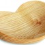Der Holzkalender "Magic" ist eine flache, herzförmige Holzschale mit glatter Oberfläche und sichtbarer Holzmaserung auf weißem Hintergrund. Wertica Shop