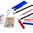 Das Laubsäge-Set enthält eine rote Laubsäge, Zwingen, Kleinwerkzeug, Holz mit Sportmotiv, Anleitung und eine blaue Gehrungslade. Wertica Shop