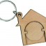 Holz-Schlüsselanhänger in Hausform mit rundem Ausschnitt für Einkaufswagen-Chip und Metallring. Praktisch und dekorativ für den Schlüsselbund. Wertica Shop