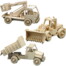 Die Angebotsmappe "Zimmerer" aus hellem, unbehandeltem Holz zeigt detaillierte Baufahrzeuge: Kipper, Radlader und LKW mit Schwenkarm. Wertica Shop