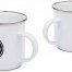 Zwei Emaillebecher "Zimmerer" mit schwarzem Berg-, Baum- und Wurzelmotiv, je 350ml, weiß mit Metallrand - robust und stylisch für unterwegs. Wertica Shop