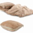 Das Wunderkissen "2 in 1" vereint Kissen und Decke im weichen Beige-Fleece-kuschelig, praktisch, vielseitig und ideal für unterwegs oder Zuhause. Wertica Shop