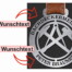 Zunft-Schlüsselanhänger "Dachdecker": Metallanhänger mit Hämmern, Zirkel, Gravur "Dachdeckermeister" oben und personalisierbarem Text unten. Wertica Shop